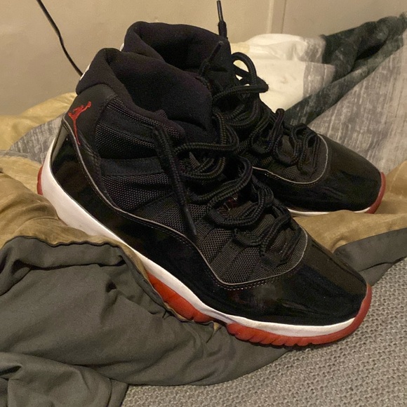 Selling bred 11’s barely worn they are to small